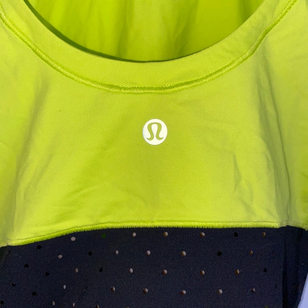 Lululemon Cropped Work Out Top - Picture 3 of 4